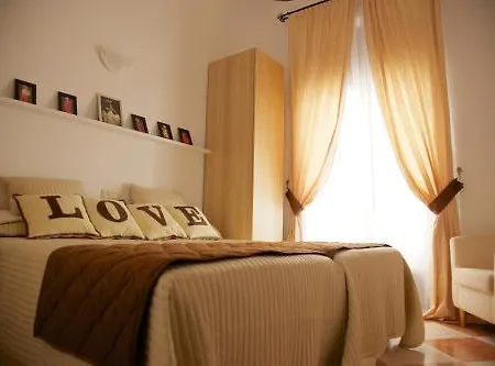 Plaza De Austria Apartment *