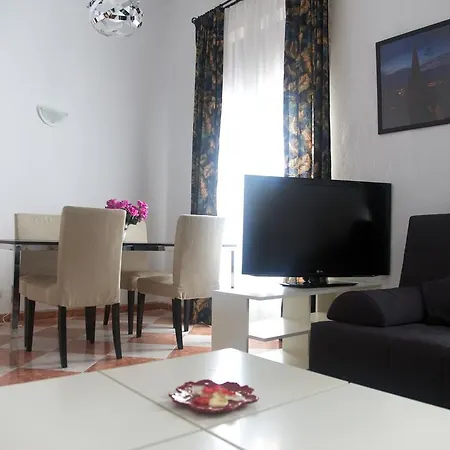 Apartment Plaza De Austria *