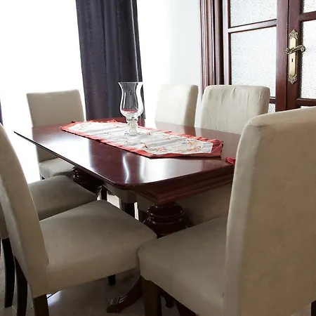 アパルタメントス プラザ デ オーストリア