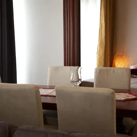 アパート アパルタメントス プラザ デ オーストリア